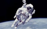 فضانوردان ایستگاه بین‌المللی فضایی یک دست لباس را به مدت طولانی می‌پوشند